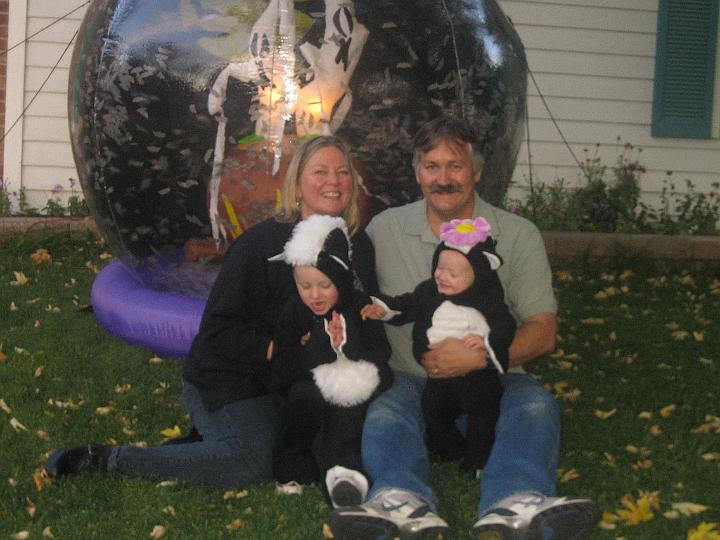 IMG_3626.JPG - Dawn & Mike, Hunter and Natalie in their skunk costumes in front of "the boo"