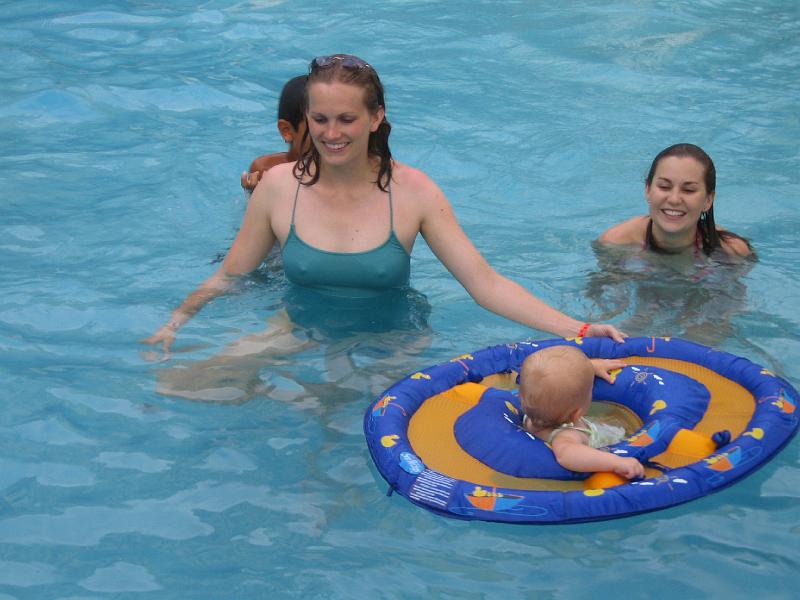 IMG_3138.JPG - Kelli, Natalie and Shannon swimming in the pool