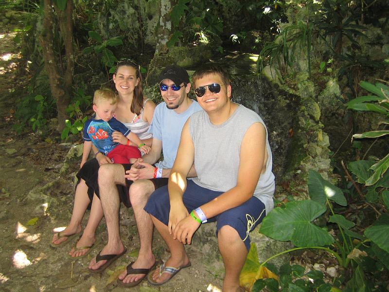 IMG_3182.JPG - Hunter, Shannon, Pat and Quinn take a break on the jungle trail at Dolphin Cove