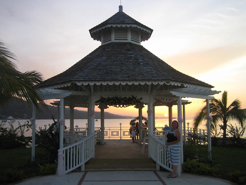 IMG_3205.JPG - Dawn by the gazebo