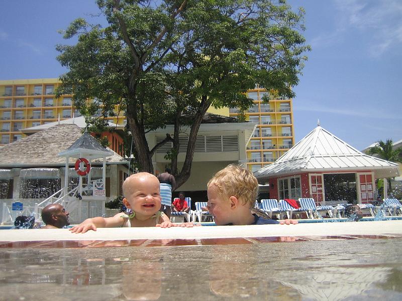 IMG_3218.JPG - Natalie and Hunter hangin' by the pool