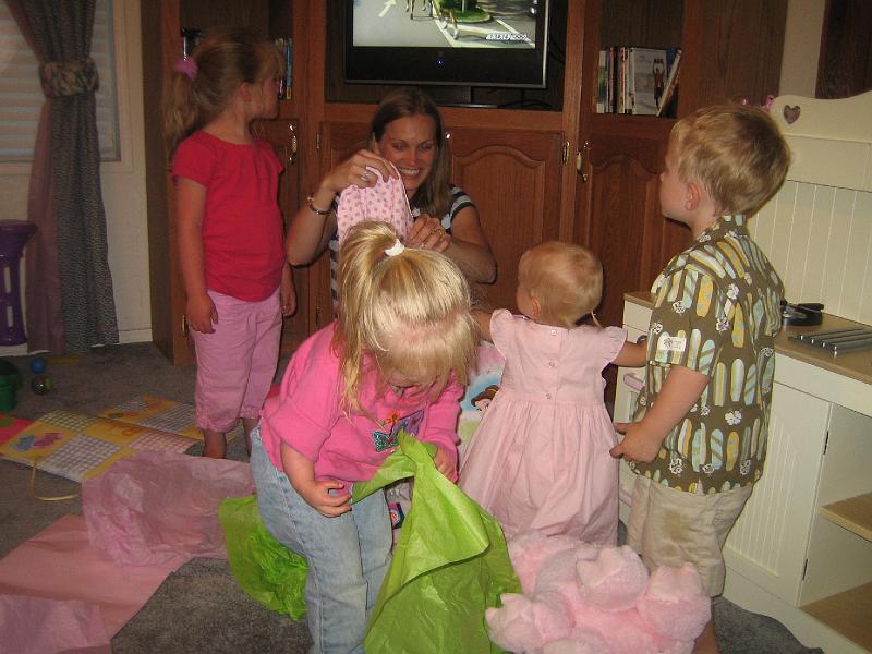 IMG_3291.JPG - the cousins were there to help party